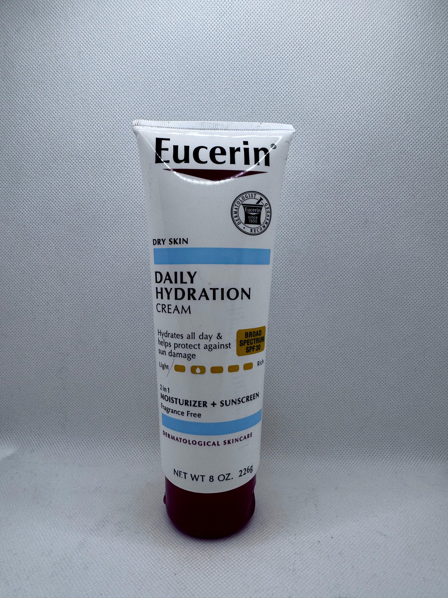 كريم واقي من الشمس للترطيب اليومي يوسيرين، بعامل وقاية اشعة 30، 226 جرام Eucerin Daily Hydration Cream